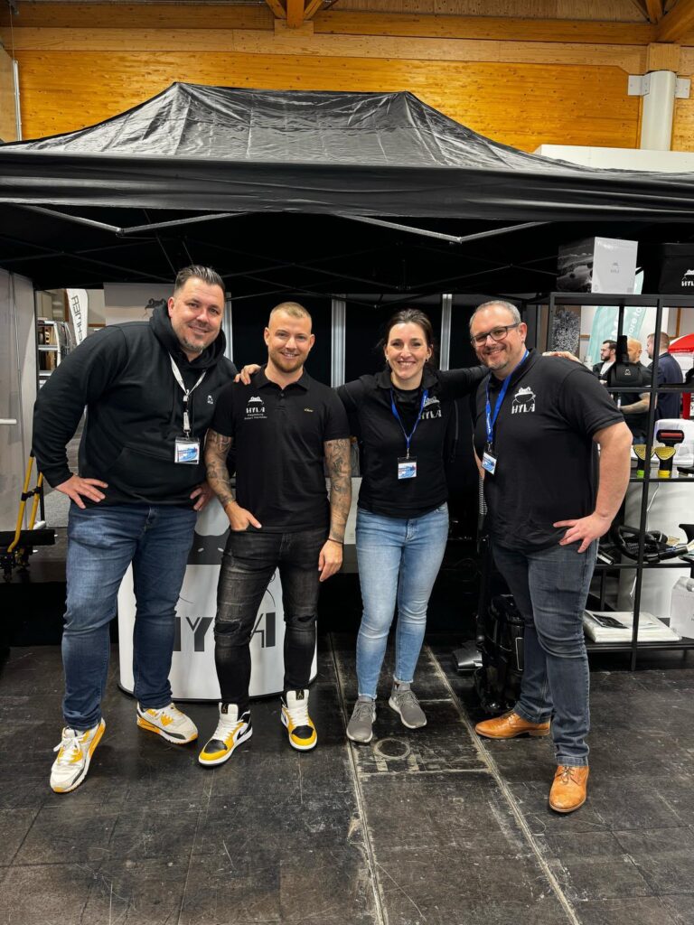 HYLA Berater werden - ein HYLA Team an einem Promostand